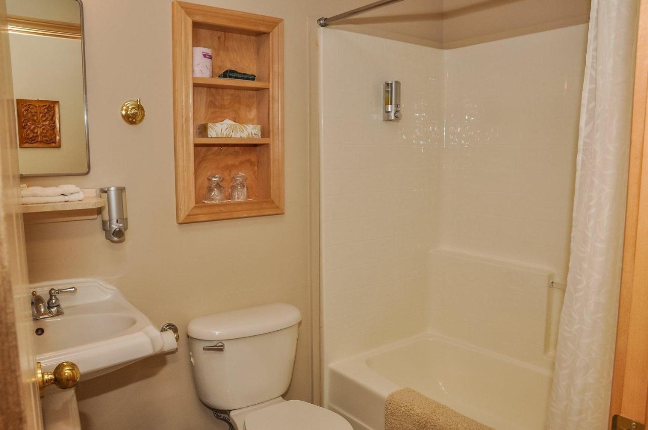 Chanterelle Inn & Cottages Baddeck Inlet Екстериор снимка