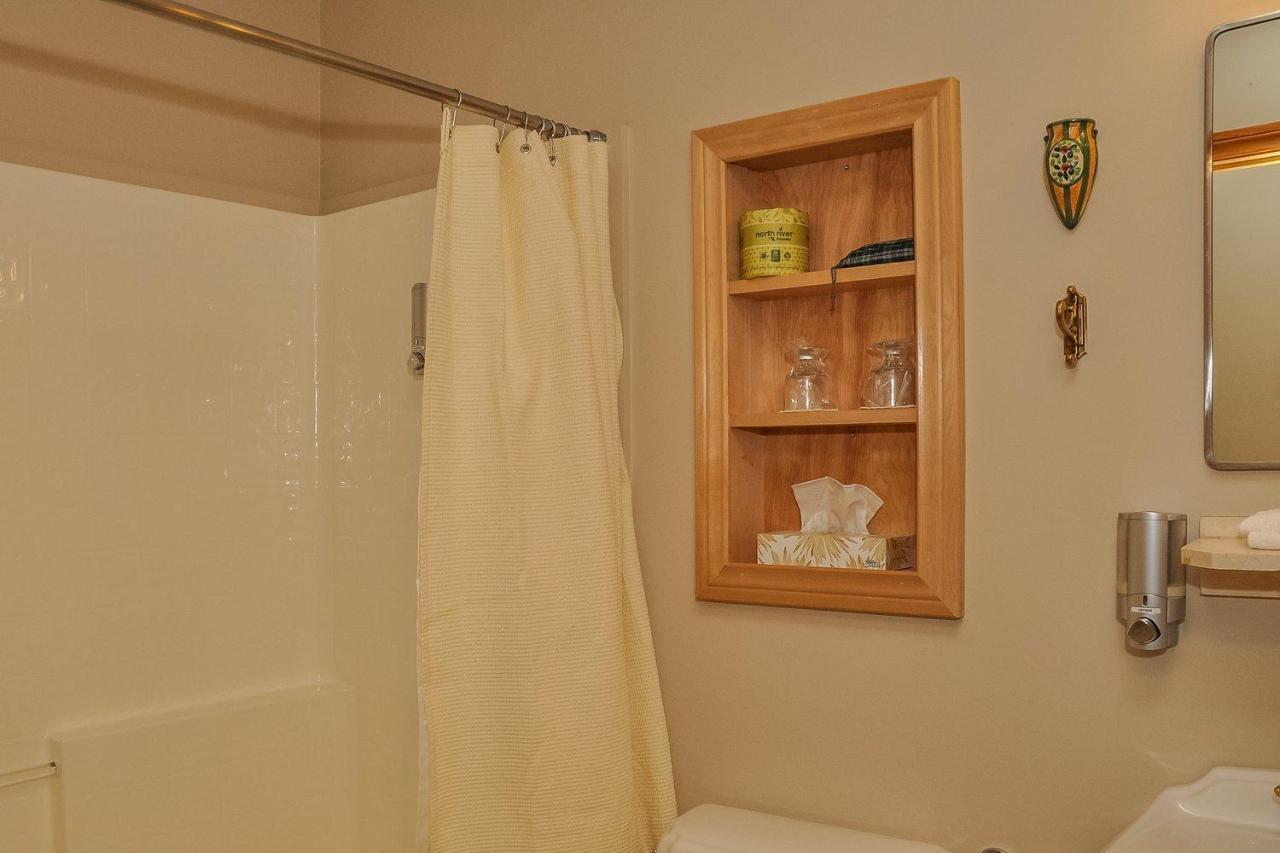 Chanterelle Inn & Cottages Baddeck Inlet Екстериор снимка