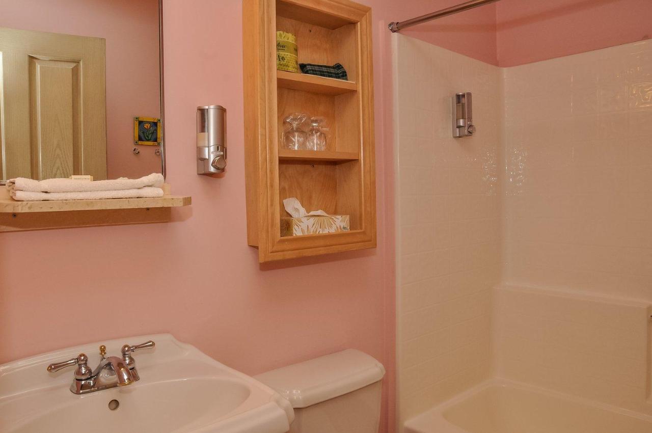Chanterelle Inn & Cottages Baddeck Inlet Екстериор снимка
