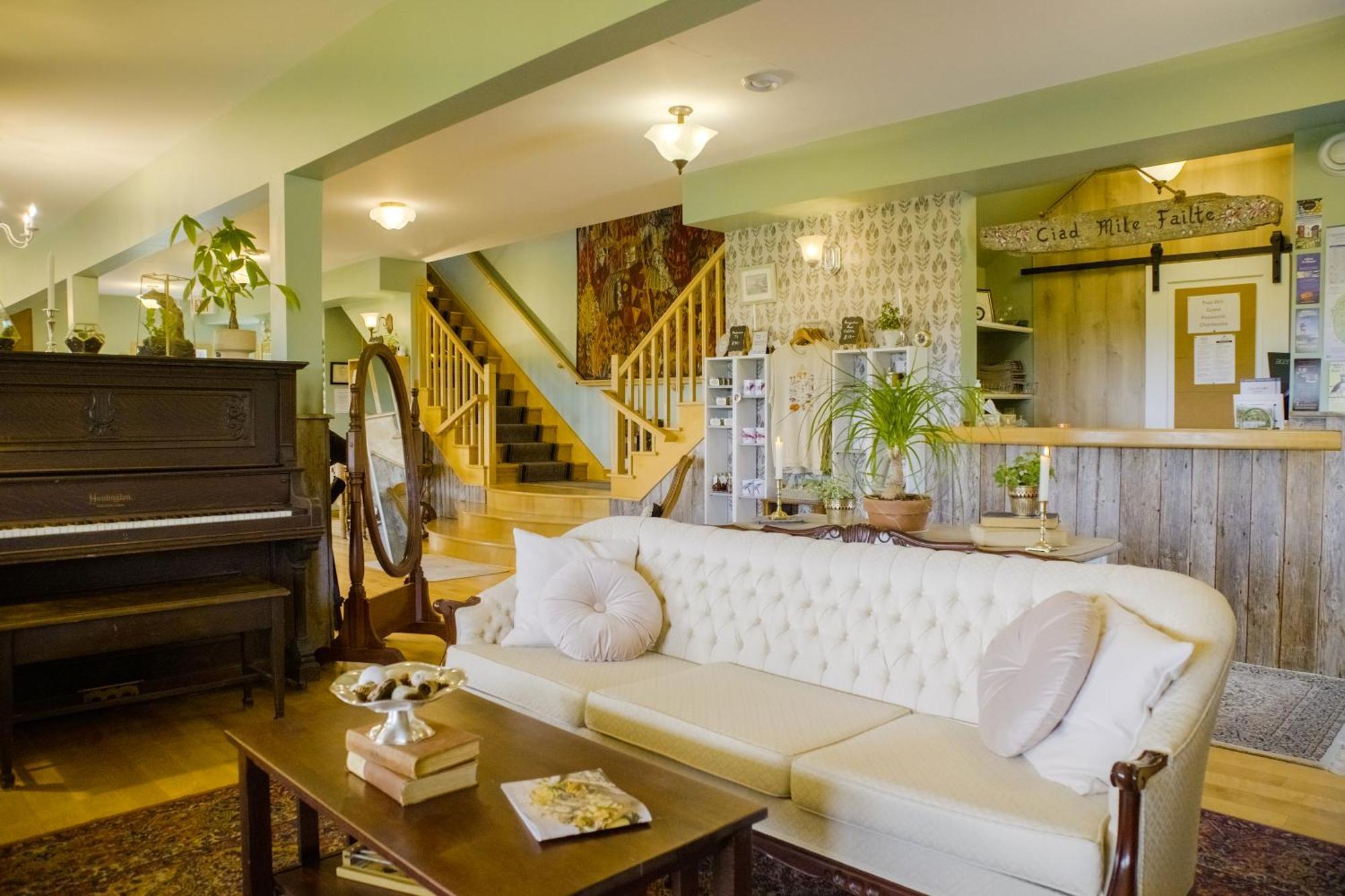 Chanterelle Inn & Cottages Baddeck Inlet Екстериор снимка