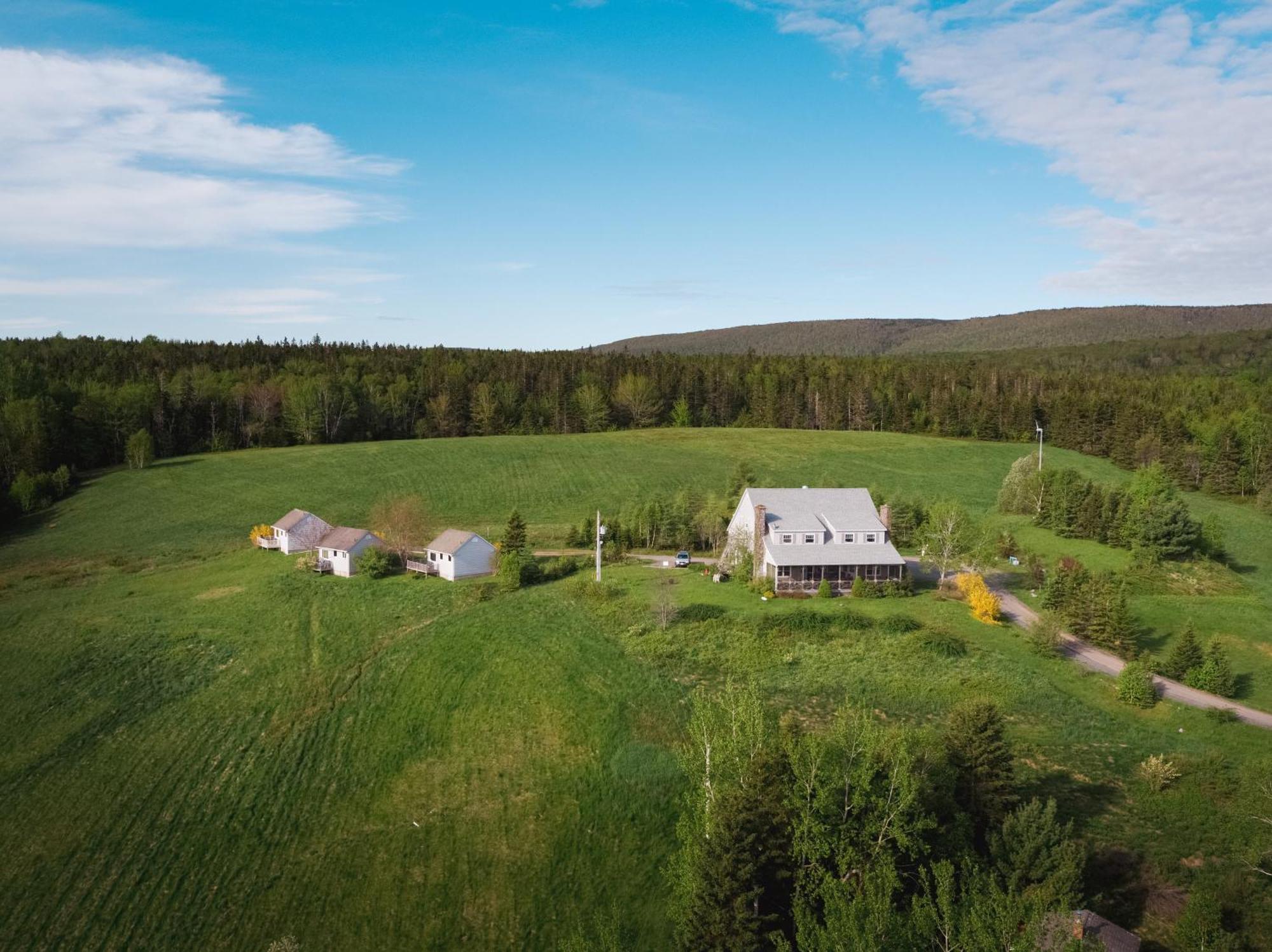 Chanterelle Inn & Cottages Baddeck Inlet Екстериор снимка