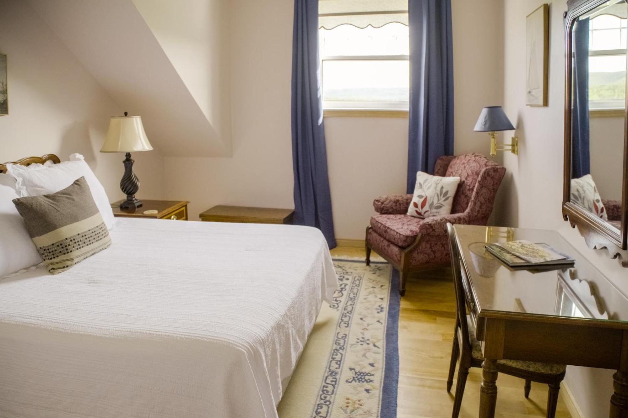 Chanterelle Inn & Cottages Baddeck Inlet Екстериор снимка