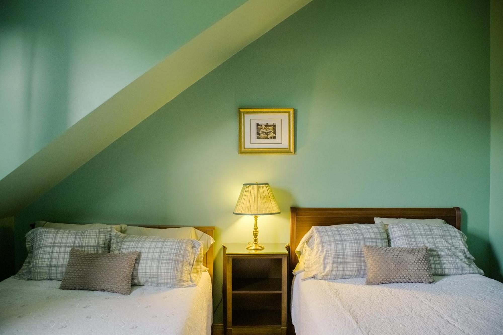 Chanterelle Inn & Cottages Baddeck Inlet Екстериор снимка