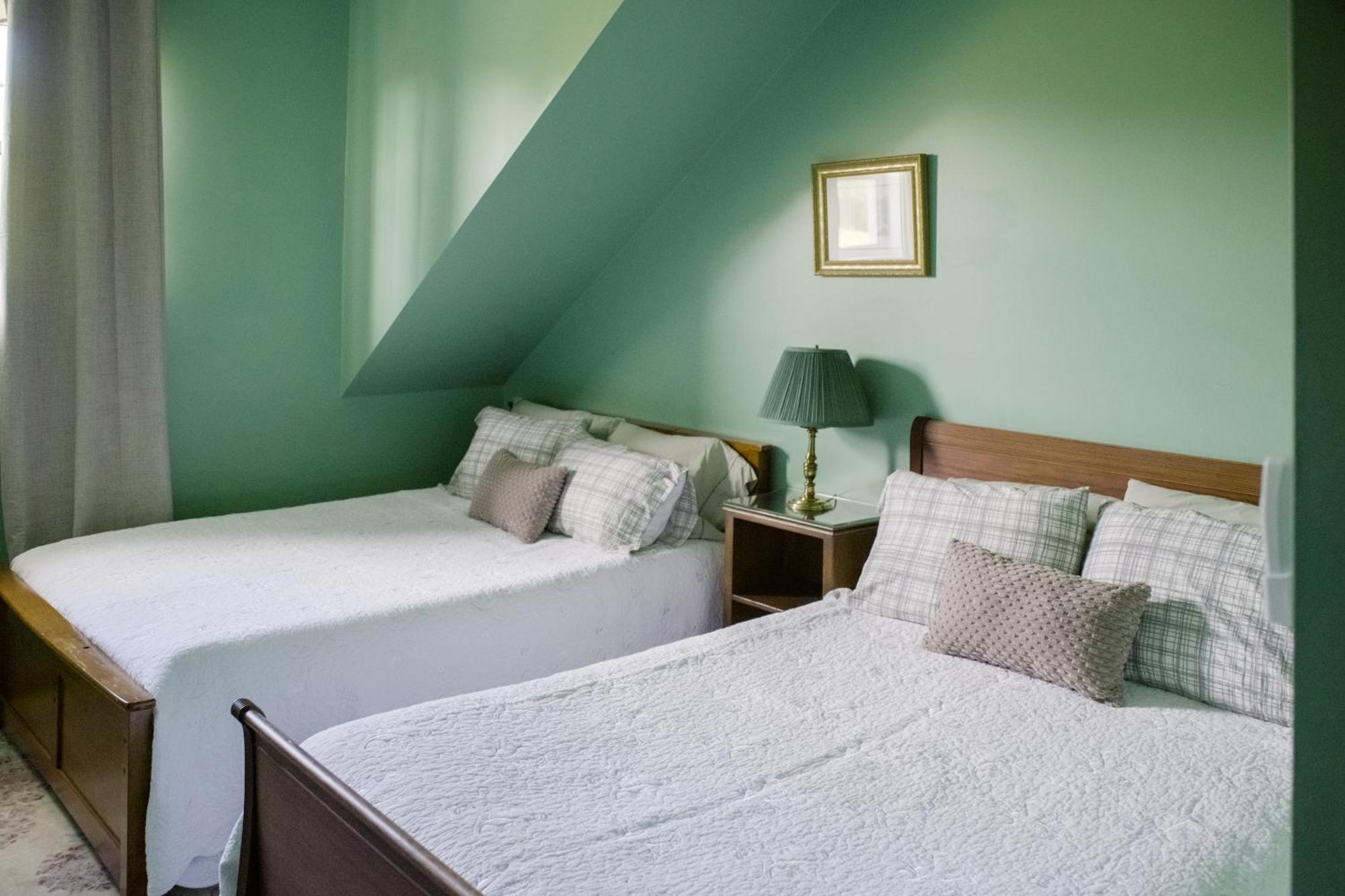 Chanterelle Inn & Cottages Baddeck Inlet Екстериор снимка
