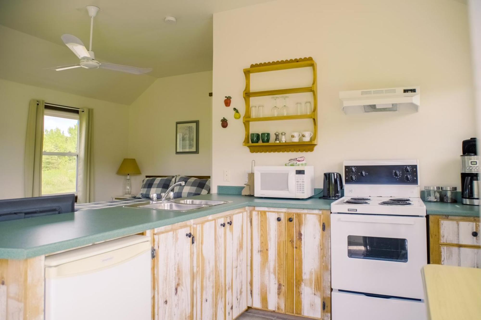 Chanterelle Inn & Cottages Baddeck Inlet Екстериор снимка