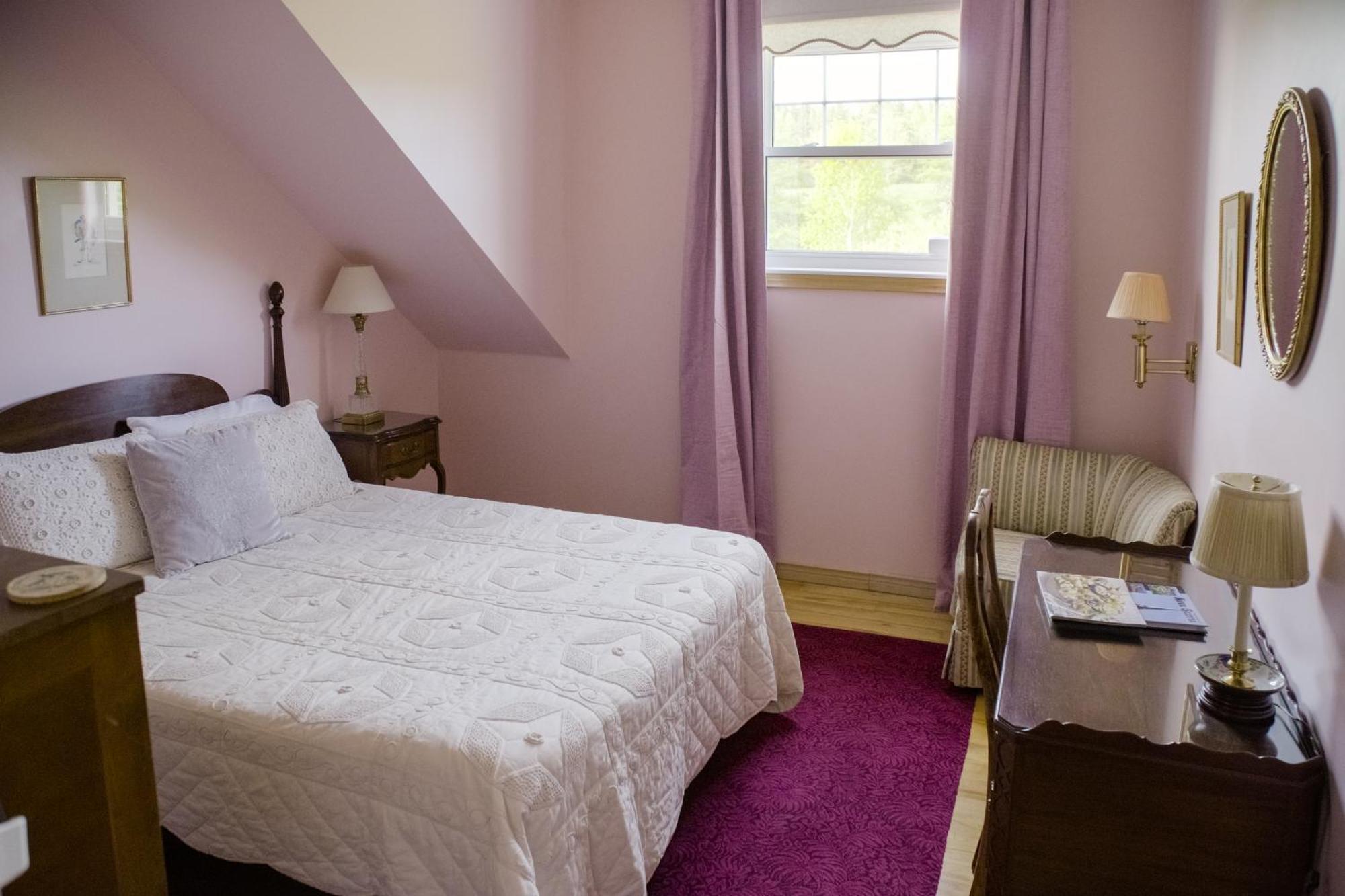 Chanterelle Inn & Cottages Baddeck Inlet Екстериор снимка